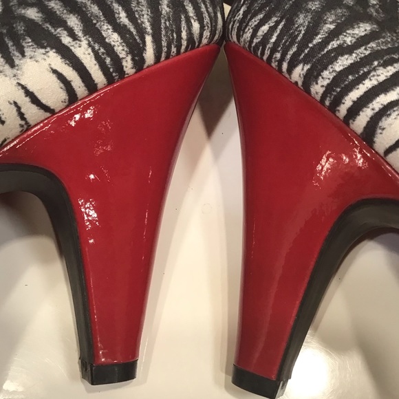 Fergalicious Celeste Patent Pump Zebra Print Leather Red High Heel Shoe SZ 7.5 - Picture 9 of 15